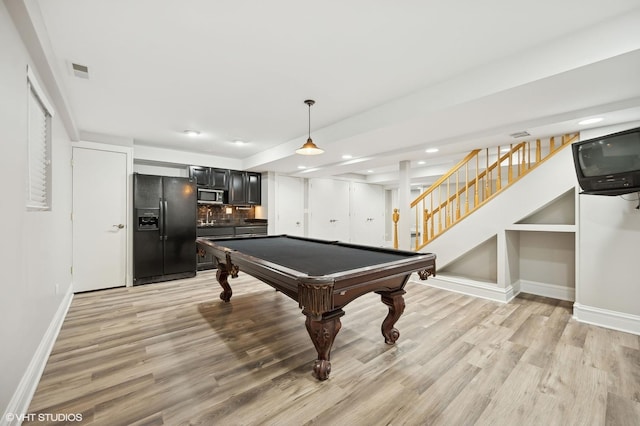 playroom with visible vents, light wood-style flooring, and baseboards