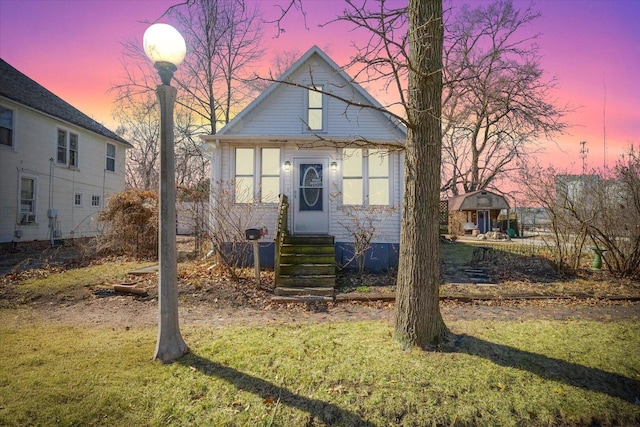 bungalow featuring entry steps and a front yard