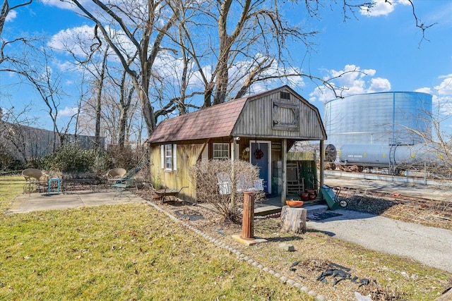 view of outbuilding with an outbuilding