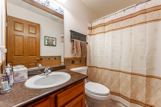 full bath with visible vents, a shower with shower curtain, toilet, wainscoting, and vanity