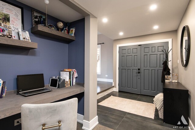 home office featuring recessed lighting, a barn door, and baseboards