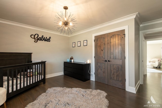 bedroom featuring a chandelier, baseboards, wood finished floors, and crown molding