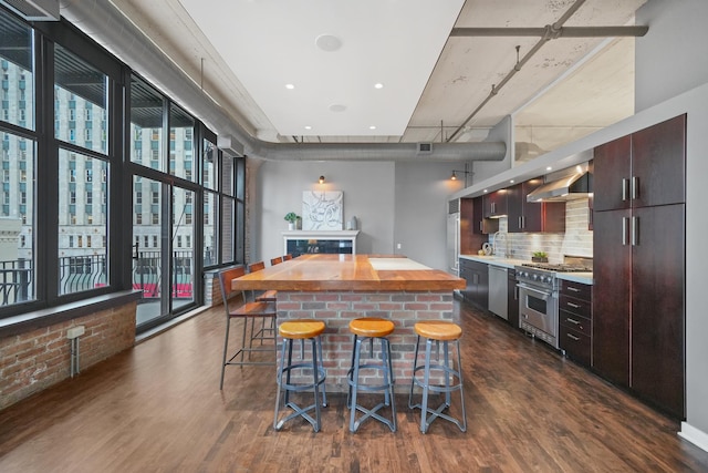 kitchen featuring dark wood-style floors, stainless steel appliances, decorative backsplash, and range hood