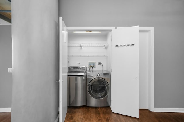 clothes washing area featuring laundry area, baseboards, dark wood-style flooring, and independent washer and dryer