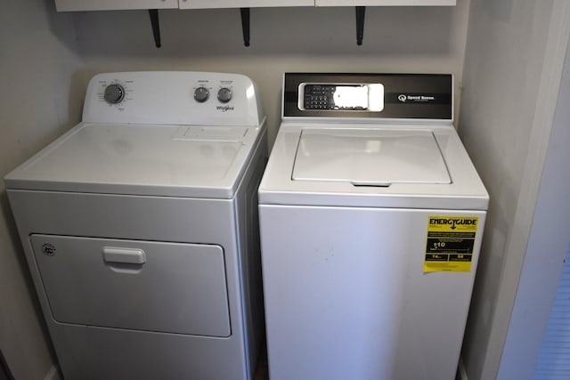 laundry area with laundry area and washing machine and clothes dryer