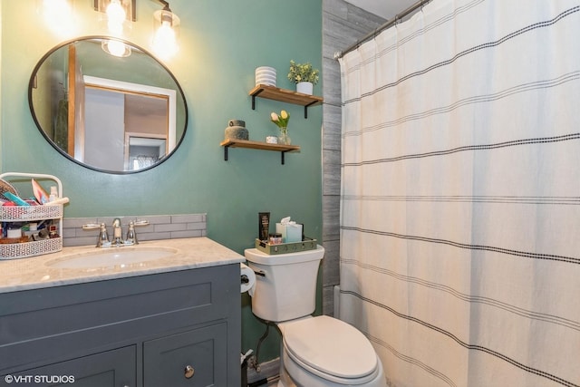 full bathroom featuring vanity, curtained shower, and toilet