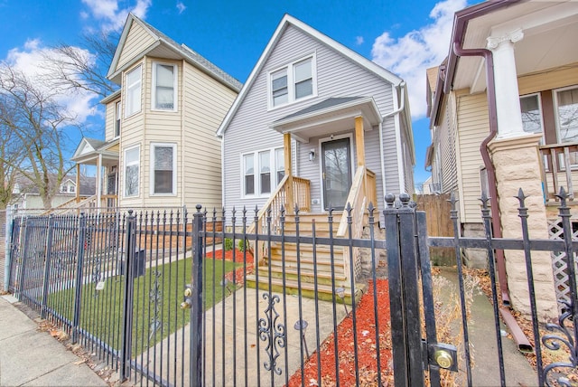 view of front of home featuring a fenced front yard