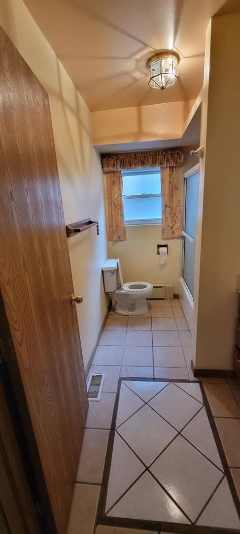 full bath featuring tile patterned flooring, visible vents, baseboards, toilet, and baseboard heating