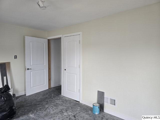 unfurnished bedroom featuring visible vents and baseboards