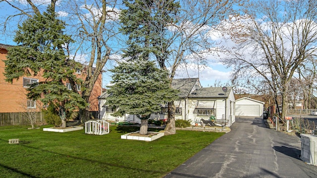 view of front of property with a front yard