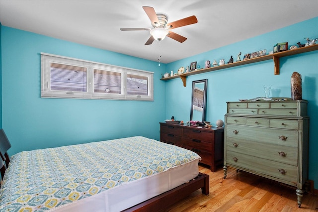 bedroom featuring light wood-style flooring and a ceiling fan