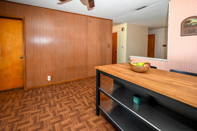 dining room with a ceiling fan and visible vents