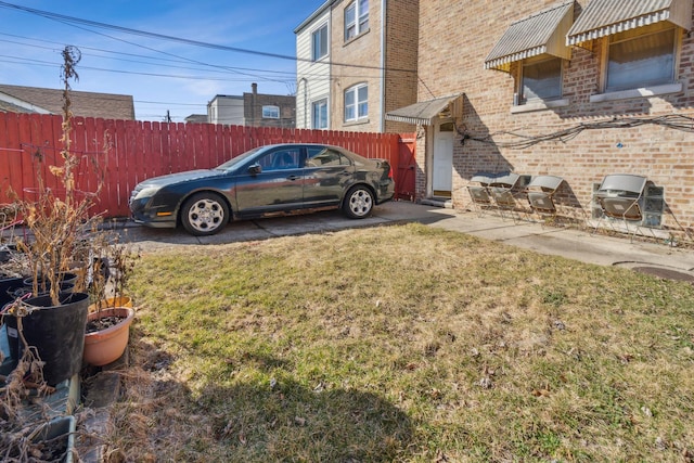 view of yard featuring fence