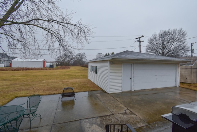 view of detached garage