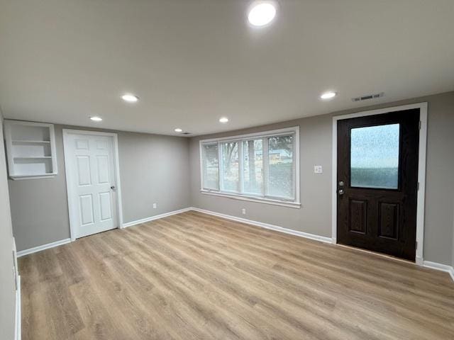 foyer featuring baseboards, recessed lighting, visible vents, and light wood-style floors