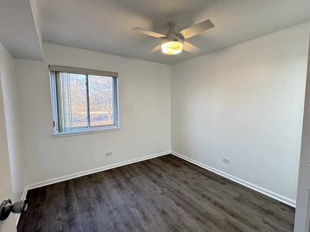 empty room featuring dark wood-style floors, ceiling fan, and baseboards