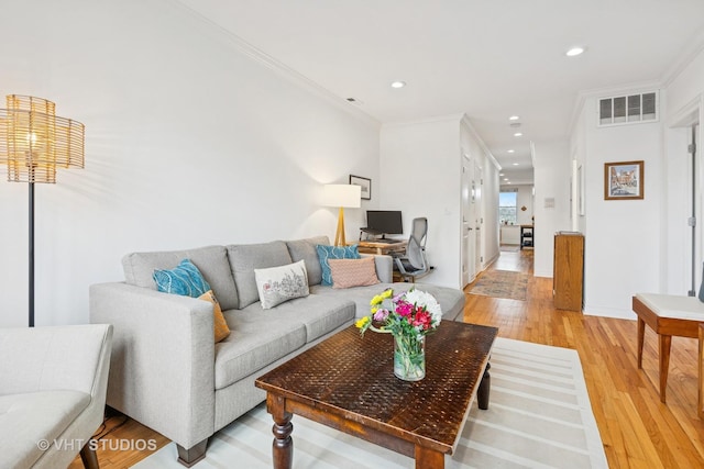 living room featuring light wood-type flooring, visible vents, recessed lighting, and crown molding