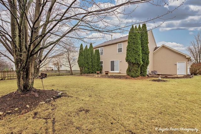 view of yard featuring fence