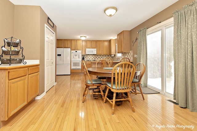 dining space with visible vents, plenty of natural light, and light wood finished floors