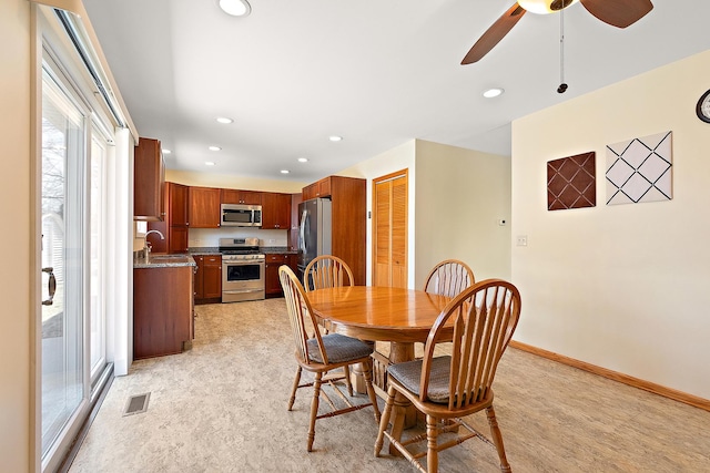 dining room featuring recessed lighting, visible vents, baseboards, and ceiling fan