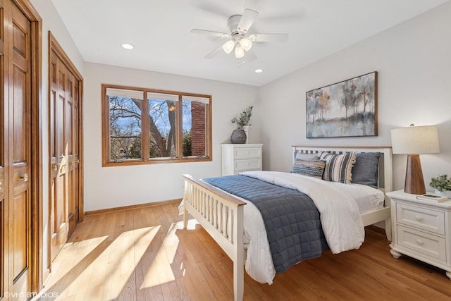 bedroom featuring light wood finished floors, recessed lighting, baseboards, and ceiling fan