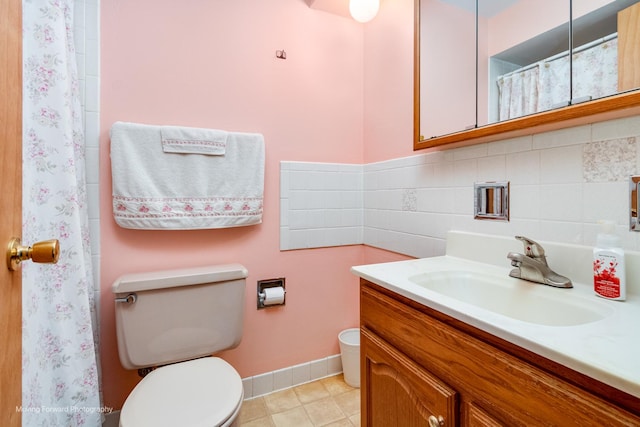 full bath with backsplash, baseboards, vanity, and toilet