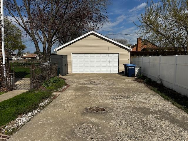 115 N Lavergne Ave, Northlake, IL 60164 - detached garage featuring fence