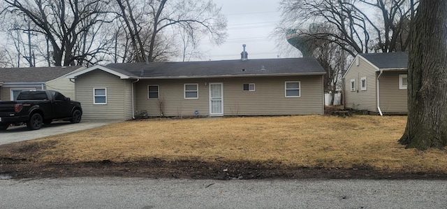 view of front of house featuring a front yard