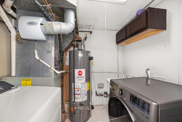 utility room featuring water heater and washer and clothes dryer