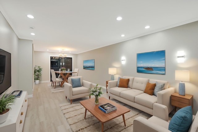 living room with crown molding, recessed lighting, an inviting chandelier, light wood-type flooring, and baseboards