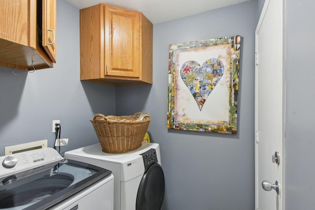 laundry room featuring cabinet space and washer and clothes dryer