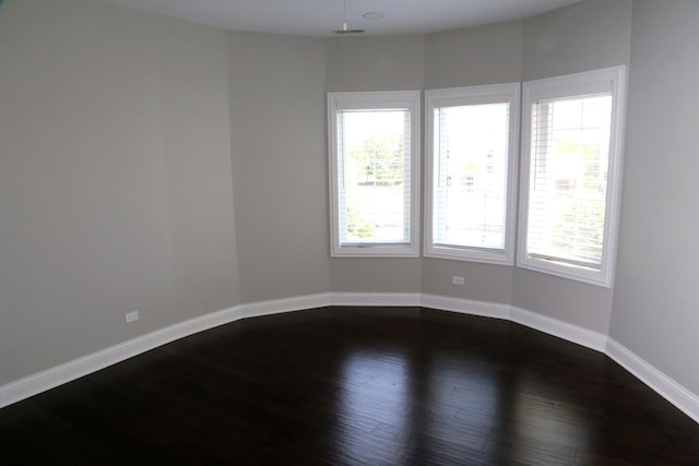1860 Lake Charles Dr, Vernon Hills, IL 60061 - unfurnished room featuring dark wood-style flooring and baseboards