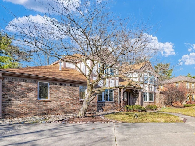 view of front of house with brick siding and a front yard