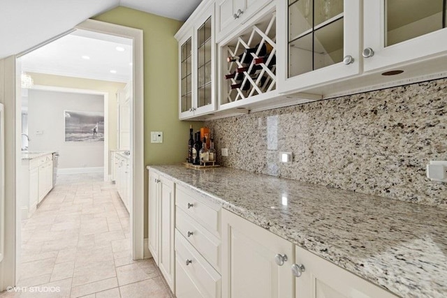 indoor dry bar with tasteful backsplash and baseboards