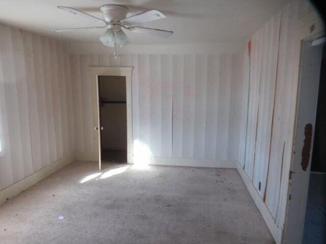 empty room with a ceiling fan