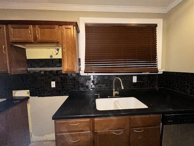 kitchen featuring crown molding, dark countertops, backsplash, a sink, and dishwashing machine