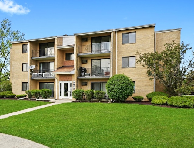 view of apartment building / complex