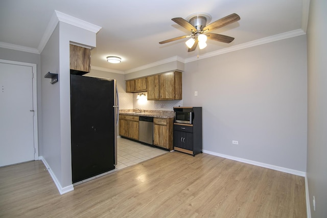 kitchen featuring stainless steel appliances, brown cabinetry, light wood-type flooring, a ceiling fan, and ornamental molding