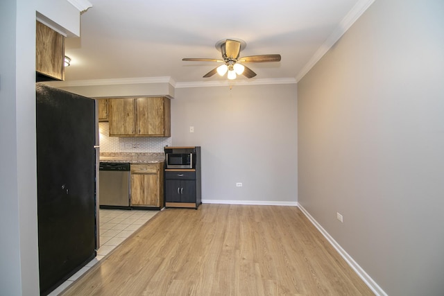 kitchen with stainless steel appliances, a ceiling fan, light wood-style floors, brown cabinetry, and ornamental molding