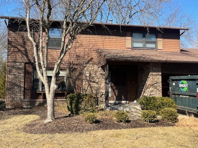 view of front facade featuring brick siding