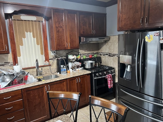 kitchen featuring under cabinet range hood, range with two ovens, backsplash, and stainless steel fridge with ice dispenser