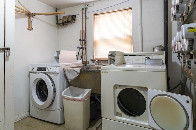 washroom featuring a sink and washer and clothes dryer