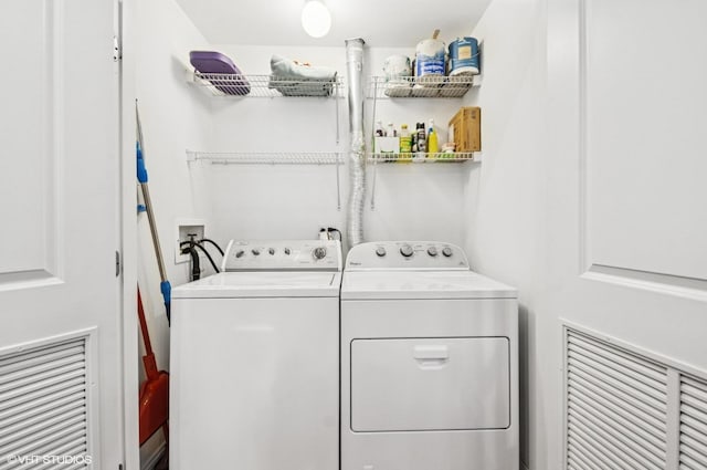 washroom with laundry area and washing machine and dryer