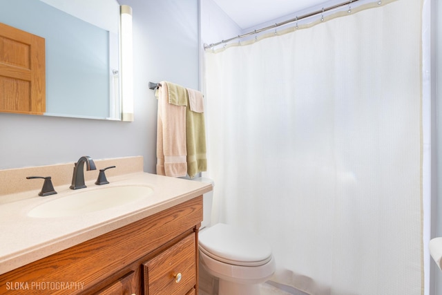 full bathroom with toilet, vanity, and a shower with curtain