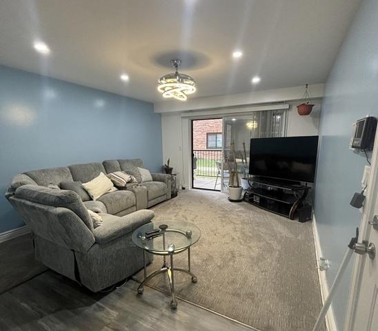 living area featuring wood finished floors, recessed lighting, and baseboards