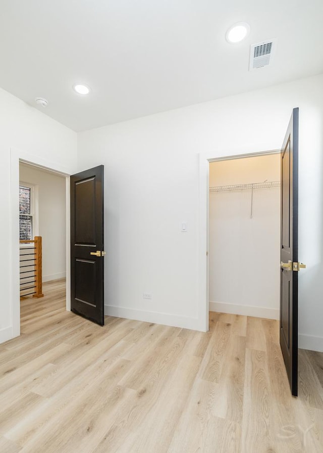 bedroom with light wood-style floors, baseboards, visible vents, and recessed lighting