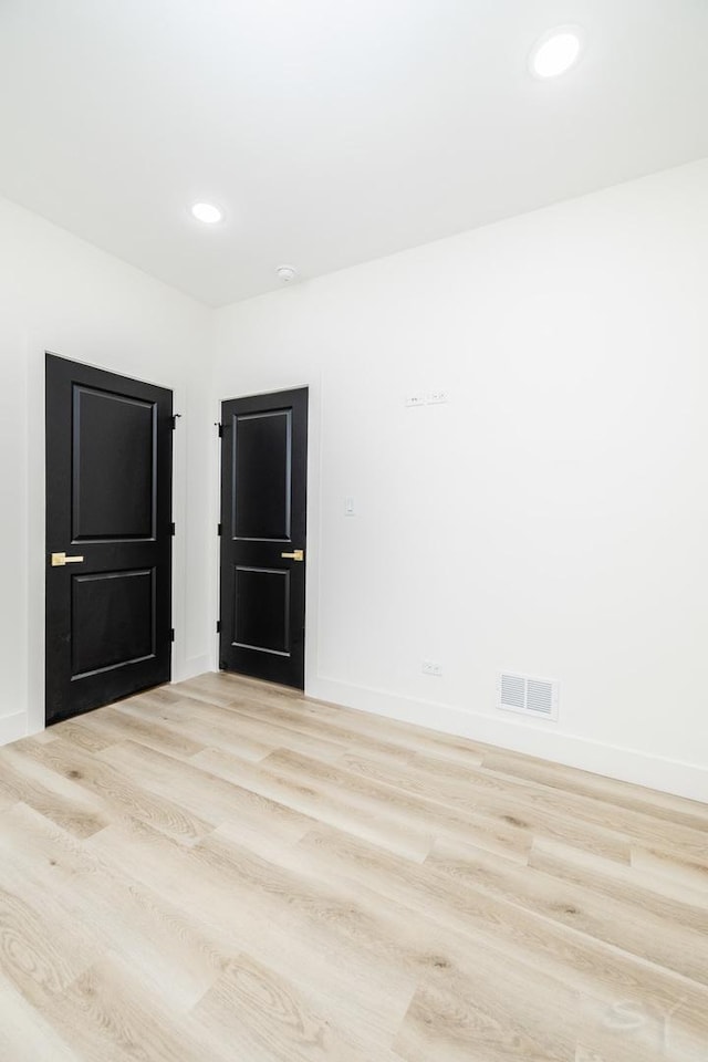 spare room featuring recessed lighting, baseboards, visible vents, and light wood finished floors