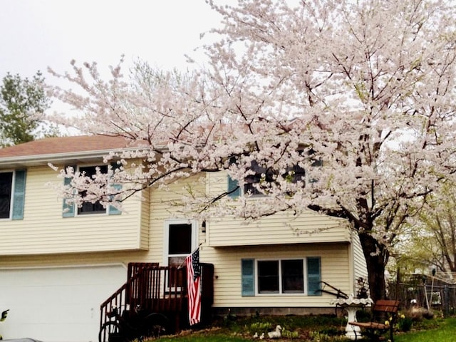 view of front of home featuring a garage