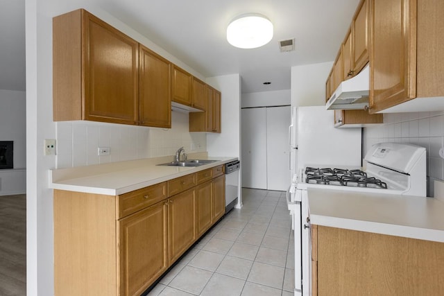 kitchen featuring visible vents, dishwashing machine, white gas stove, under cabinet range hood, and a sink