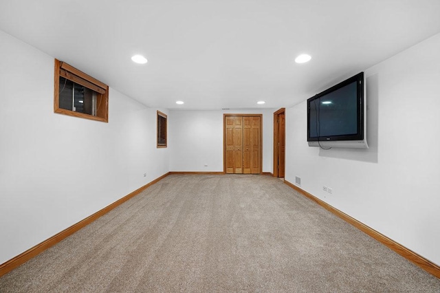 carpeted spare room featuring visible vents, recessed lighting, and baseboards